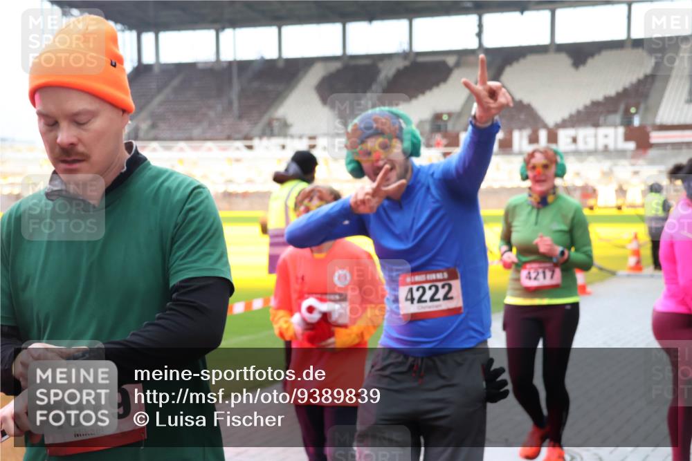 07.12.2025 - St. Pauli X-Mass-Run No. 15 Luisa Fischer http://msf.ph/oto/9389839 07.12.2025 12:07:01 Ziel 4019, 4222, 4217, 173, 189, 276, 339, 345, 1347, 1351, 1353, 1844, 1846, 1956, 1957, 2018, 2415, 3689, 3692, 4143, 4217, 4219, 4222, 4342, 4345, 4346, 4403, 4404, 4416, 4783, 4784 meine-sportfotos.de