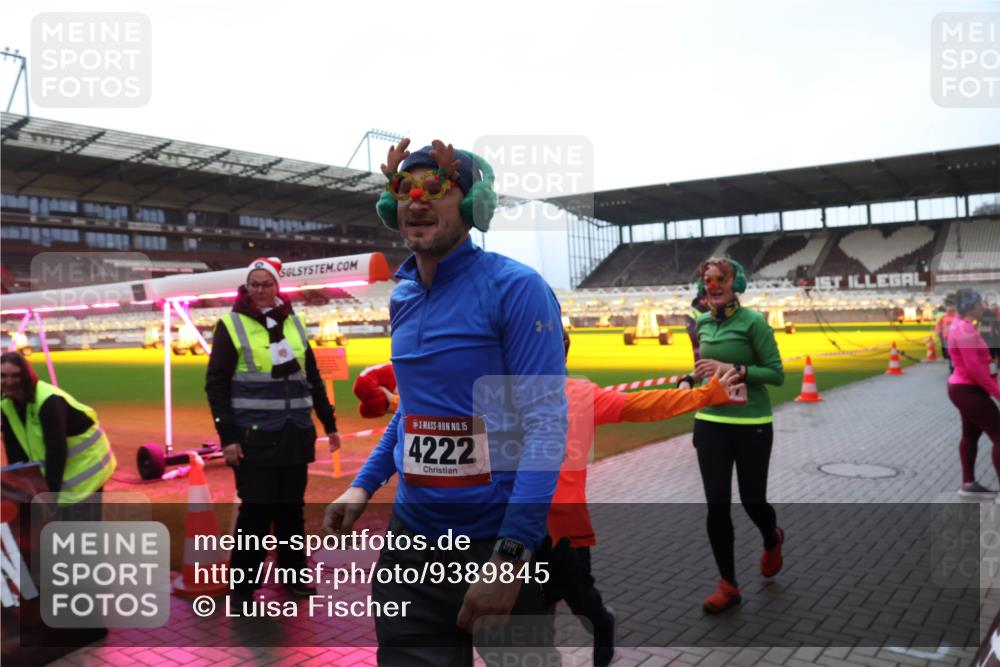 07.12.2025 - St. Pauli X-Mass-Run No. 15 Luisa Fischer http://msf.ph/oto/9389845 07.12.2025 12:07:03 Ziel 15, 4222, 173, 189, 276, 339, 345, 1347, 1351, 1353, 1844, 1846, 1956, 1957, 2018, 2415, 3689, 3692, 4033, 4143, 4217, 4219, 4222, 4342, 4345, 4346, 4403, 4404, 4416, 4725, 4783, 4784 meine-sportfotos.de