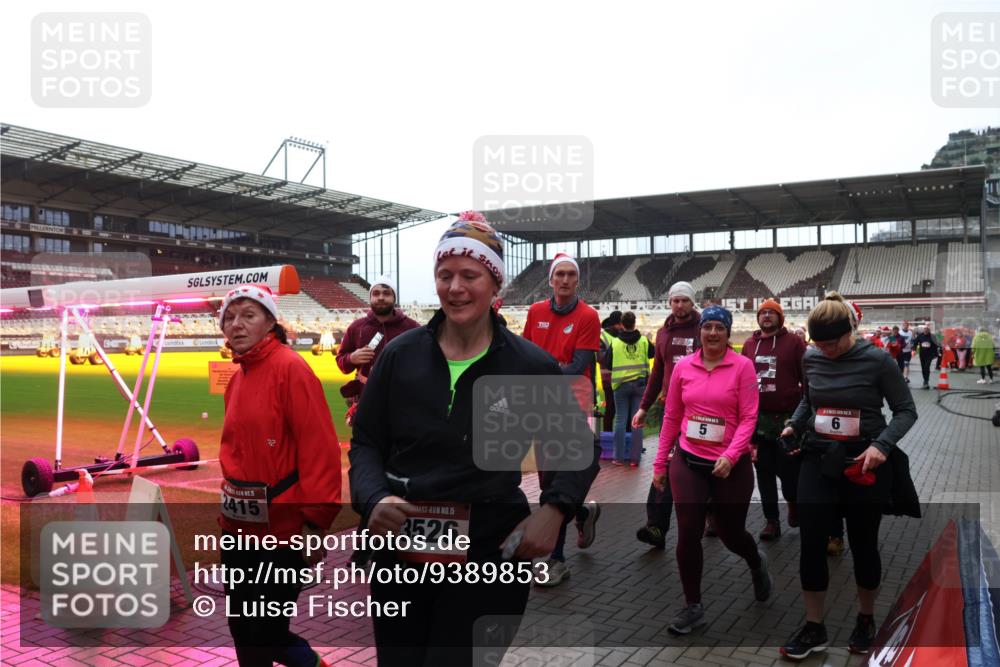 07.12.2025 - St. Pauli X-Mass-Run No. 15 Luisa Fischer http://msf.ph/oto/9389853 07.12.2025 12:07:18 Ziel 2415, 15, 3526, 5, 6, 276, 339, 345, 1347, 1351, 1580, 1583, 1844, 1846, 2415, 3251, 3262, 3456, 3689, 3692, 4017, 4018, 4033, 4143, 4217, 4219, 4222, 4314, 4328, 4342, 4345, 4346, 4360, 4361, 4390, 4403, 4404, 4416, 4725, 4783, 4784 meine-sportfotos.de