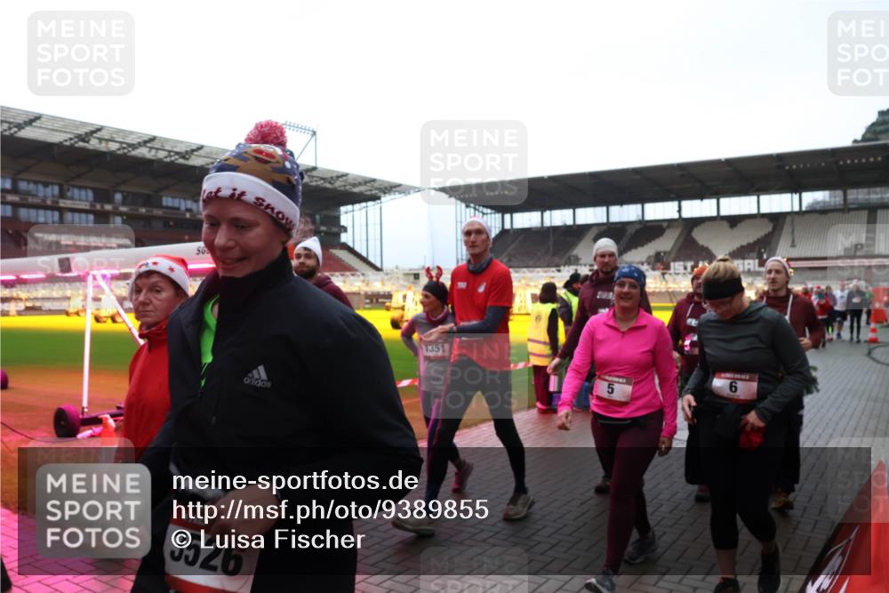 07.12.2025 - St. Pauli X-Mass-Run No. 15 Luisa Fischer http://msf.ph/oto/9389855 07.12.2025 12:07:18 Ziel 3526, 1351, 6, 5, 276, 339, 345, 1347, 1351, 1580, 1583, 1844, 1846, 2415, 3251, 3262, 3456, 3689, 3692, 4017, 4018, 4033, 4143, 4217, 4219, 4222, 4314, 4328, 4342, 4345, 4346, 4360, 4361, 4390, 4403, 4404, 4416, 4725, 4783, 4784 meine-sportfotos.de