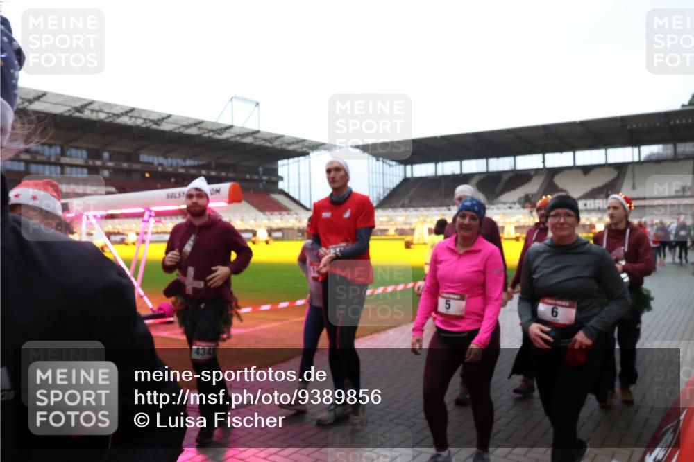07.12.2025 - St. Pauli X-Mass-Run No. 15 Luisa Fischer http://msf.ph/oto/9389856 07.12.2025 12:07:18 Ziel 4345, 6, 276, 339, 345, 1347, 1351, 1580, 1583, 1844, 1846, 2415, 3251, 3262, 3456, 3689, 3692, 4017, 4018, 4033, 4143, 4217, 4219, 4222, 4314, 4328, 4342, 4345, 4346, 4360, 4361, 4390, 4403, 4404, 4416, 4725, 4783, 4784 meine-sportfotos.de