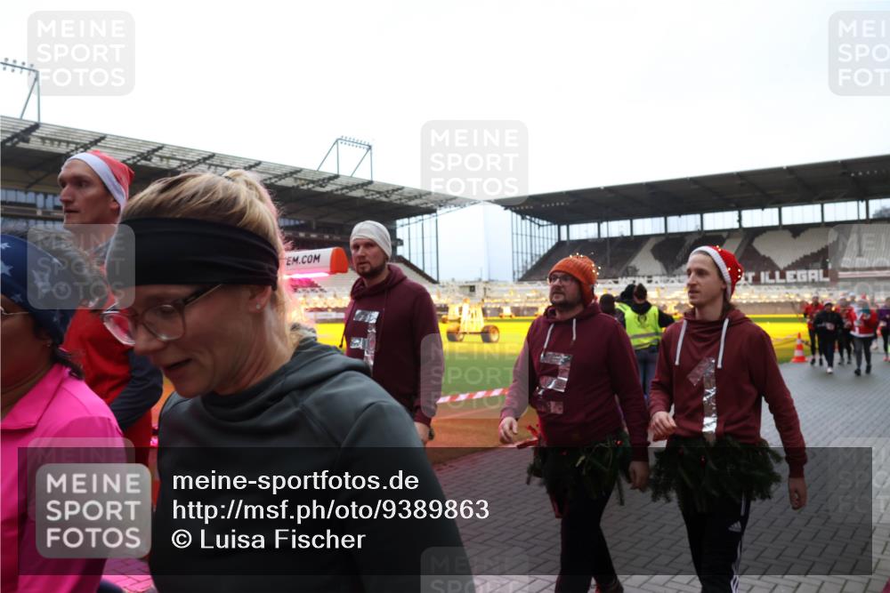 07.12.2025 - St. Pauli X-Mass-Run No. 15 Luisa Fischer http://msf.ph/oto/9389863 07.12.2025 12:07:20 Ziel 276, 339, 345, 1580, 1583, 1844, 1846, 3251, 3262, 3456, 3689, 3692, 4017, 4018, 4033, 4143, 4217, 4219, 4222, 4314, 4328, 4342, 4345, 4346, 4360, 4361, 4390, 4403, 4404, 4416, 4725, 4783, 4784 meine-sportfotos.de
