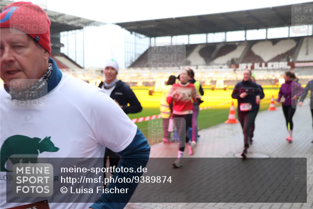 07.12.2025 - St. Pauli X-Mass-Run No. 15 Luisa Fischer http://msf.ph/oto/9389874 07.12.2025 12:07:28 Ziel 276, 339, 345, 1580, 1583, 1844, 1846, 1958, 3251, 3262, 3456, 3689, 3692, 4017, 4018, 4033, 4143, 4238, 4314, 4328, 4342, 4345, 4346, 4360, 4361, 4390, 4403, 4404, 4416, 4725, 4783, 4784 meine-sportfotos.de