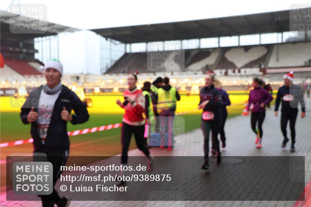 07.12.2025 - St. Pauli X-Mass-Run No. 15 Luisa Fischer http://msf.ph/oto/9389875 07.12.2025 12:07:28 Ziel 184, 276, 339, 345, 1580, 1583, 1844, 1846, 1958, 3251, 3262, 3456, 3689, 3692, 4017, 4018, 4033, 4143, 4238, 4314, 4328, 4342, 4345, 4346, 4360, 4361, 4390, 4403, 4404, 4416, 4725, 4783, 4784 meine-sportfotos.de