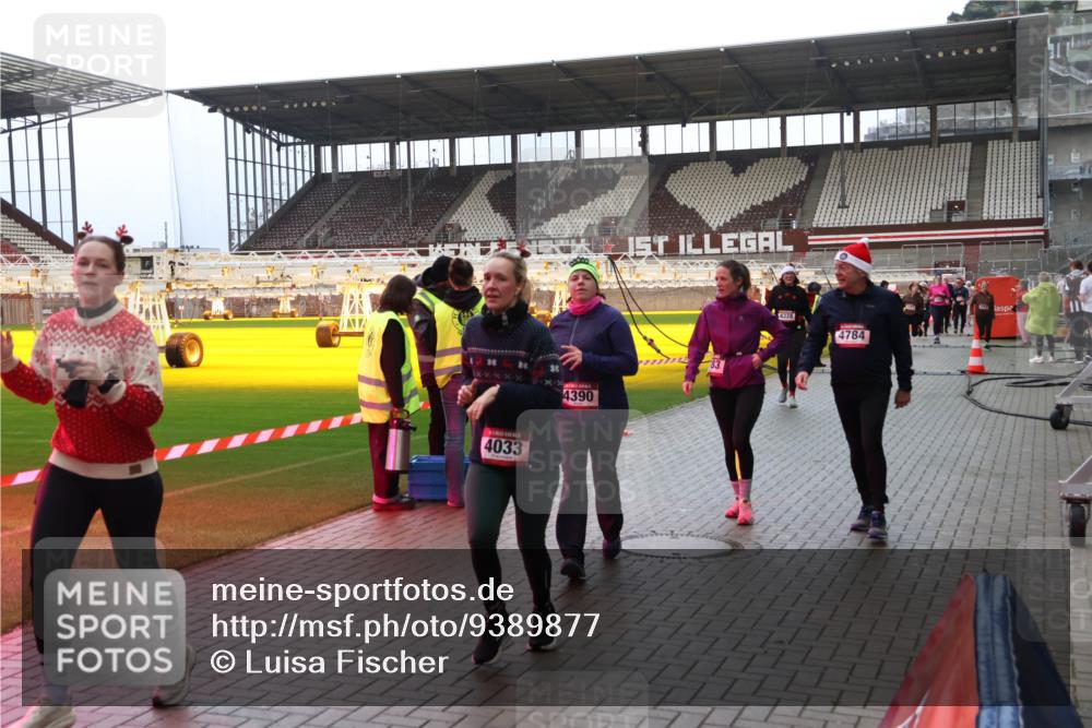 07.12.2025 - St. Pauli X-Mass-Run No. 15 Luisa Fischer http://msf.ph/oto/9389877 07.12.2025 12:07:29 Ziel 4033, 4390, 83, 4328, 4784, 276, 339, 345, 1580, 1583, 1844, 1846, 1958, 3251, 3262, 3456, 3689, 3692, 3818, 4017, 4018, 4033, 4143, 4238, 4314, 4328, 4342, 4345, 4346, 4360, 4361, 4390, 4403, 4404, 4416, 4725, 4783, 4784 meine-sportfotos.de