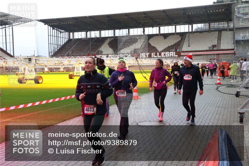 07.12.2025 - St. Pauli X-Mass-Run No. 15 Luisa Fischer http://msf.ph/oto/9389879 07.12.2025 12:07:29 Ziel 4033, 4390, 4328, 4784, 276, 339, 345, 1580, 1583, 1844, 1846, 1958, 3251, 3262, 3456, 3689, 3692, 3818, 4017, 4018, 4033, 4143, 4238, 4314, 4328, 4342, 4345, 4346, 4360, 4361, 4390, 4403, 4404, 4416, 4725, 4783, 4784 meine-sportfotos.de