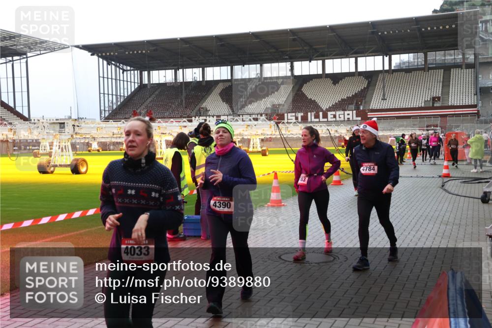 07.12.2025 - St. Pauli X-Mass-Run No. 15 Luisa Fischer http://msf.ph/oto/9389880 07.12.2025 12:07:29 Ziel 105, 4033, 4390, 4784, 276, 339, 345, 1580, 1583, 1844, 1846, 1958, 3251, 3262, 3456, 3689, 3692, 3818, 4017, 4018, 4033, 4143, 4238, 4314, 4328, 4342, 4345, 4346, 4360, 4361, 4390, 4403, 4404, 4416, 4725, 4783, 4784 meine-sportfotos.de