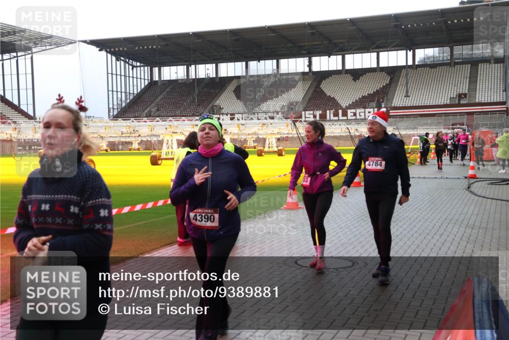 07.12.2025 - St. Pauli X-Mass-Run No. 15 Luisa Fischer http://msf.ph/oto/9389881 07.12.2025 12:07:30 Ziel 4390, 4033, 83, 4784, 276, 339, 345, 1580, 1583, 1844, 1846, 1958, 3251, 3262, 3456, 3689, 3692, 3818, 3819, 4017, 4018, 4033, 4143, 4238, 4314, 4328, 4342, 4345, 4346, 4360, 4361, 4390, 4403, 4404, 4416, 4725 meine-sportfotos.de