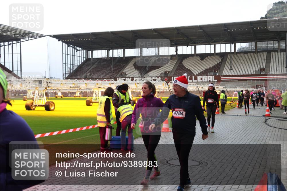 07.12.2025 - St. Pauli X-Mass-Run No. 15 Luisa Fischer http://msf.ph/oto/9389883 07.12.2025 12:07:31 Ziel 4784, 4328, 276, 339, 345, 1580, 1583, 1844, 1846, 1958, 1959, 3251, 3262, 3456, 3689, 3692, 3818, 3819, 4017, 4018, 4033, 4143, 4238, 4314, 4328, 4342, 4345, 4346, 4360, 4361, 4390, 4403, 4404, 4416, 4725 meine-sportfotos.de