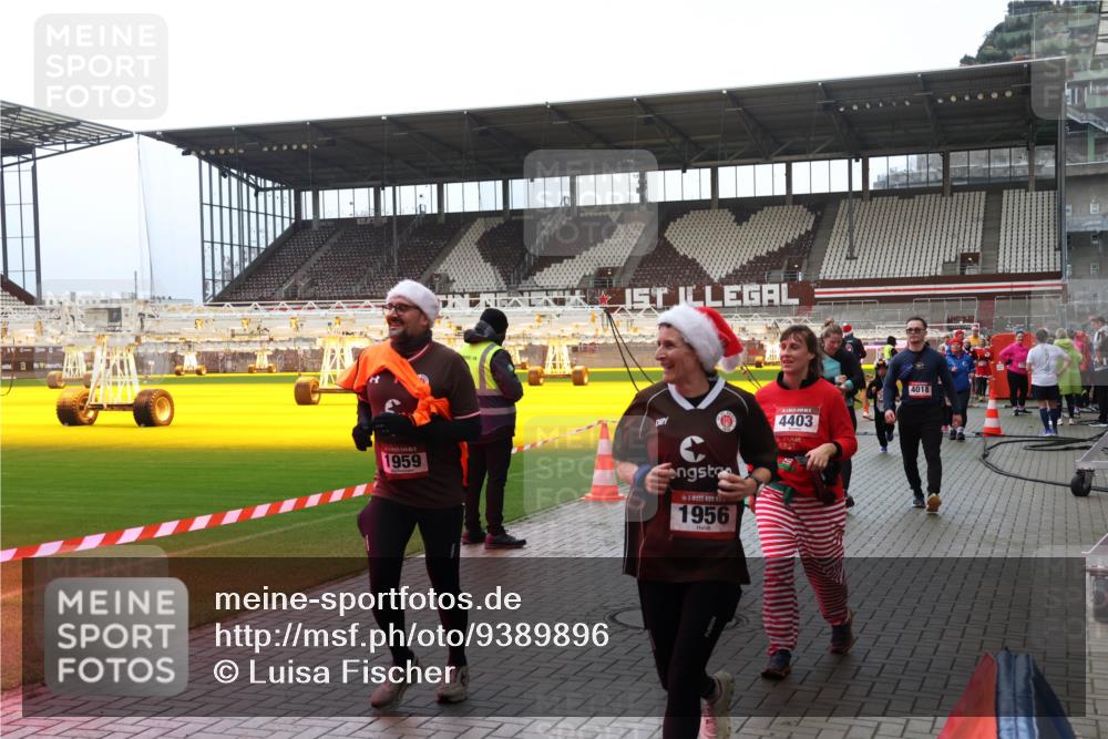 07.12.2025 - St. Pauli X-Mass-Run No. 15 Luisa Fischer http://msf.ph/oto/9389896 07.12.2025 12:07:51 Ziel 1959, 1956, 4403, 4018, 1580, 1583, 1958, 1959, 3251, 3262, 3348, 3456, 3666, 3667, 3691, 3708, 3709, 3710, 3711, 3726, 3728, 3739, 3818, 3819, 4017, 4018, 4033, 4210, 4238, 4314, 4328, 4332, 4360, 4361, 4390, 4724, 4725, 4730, 4755, 4786, 4791, 4792 meine-sportfotos.de