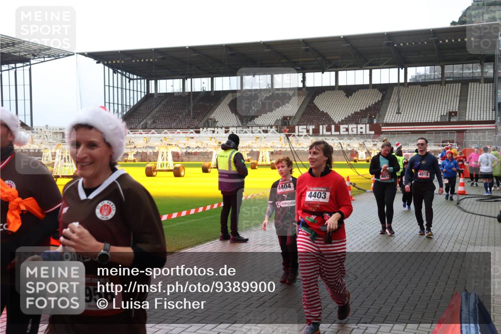 07.12.2025 - St. Pauli X-Mass-Run No. 15 Luisa Fischer http://msf.ph/oto/9389900 07.12.2025 12:07:52 Ziel 1956, 4404, 4403, 4017, 4018, 1580, 1583, 1958, 1959, 3251, 3262, 3348, 3456, 3460, 3666, 3667, 3691, 3708, 3709, 3710, 3711, 3726, 3728, 3739, 3818, 3819, 4017, 4018, 4210, 4238, 4314, 4328, 4332, 4360, 4361, 4390, 4724, 4730, 4755, 4786, 4791, 4792 meine-sportfotos.de