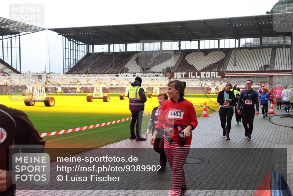 07.12.2025 - St. Pauli X-Mass-Run No. 15 Luisa Fischer http://msf.ph/oto/9389902 07.12.2025 12:07:53 Ziel 1, 4017, 5, 44, 3, 4403, 4018, 1580, 1583, 1958, 1959, 3251, 3262, 3348, 3456, 3460, 3666, 3667, 3691, 3708, 3709, 3710, 3711, 3726, 3728, 3739, 3818, 3819, 4017, 4018, 4210, 4238, 4314, 4328, 4332, 4360, 4361, 4724, 4730, 4755, 4786, 4791, 4792 meine-sportfotos.de