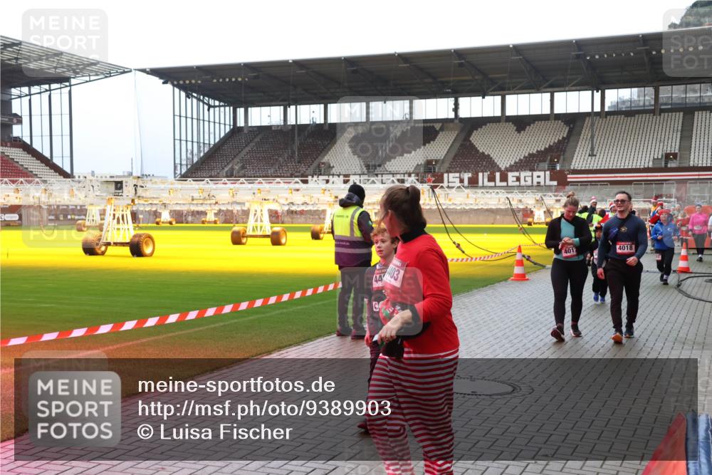 07.12.2025 - St. Pauli X-Mass-Run No. 15 Luisa Fischer http://msf.ph/oto/9389903 07.12.2025 12:07:53 Ziel 44, 403, 401, 4018, 1580, 1583, 1958, 1959, 3251, 3262, 3348, 3456, 3460, 3666, 3667, 3691, 3708, 3709, 3710, 3711, 3726, 3728, 3739, 3818, 3819, 4017, 4018, 4210, 4238, 4314, 4328, 4332, 4360, 4361, 4724, 4730, 4755, 4786, 4791, 4792 meine-sportfotos.de