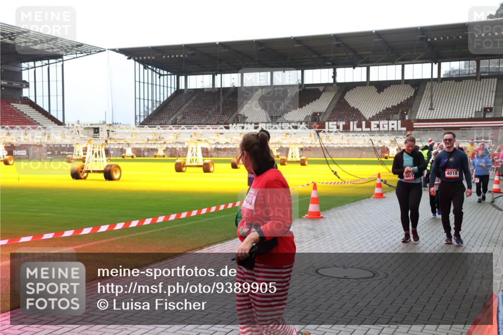 07.12.2025 - St. Pauli X-Mass-Run No. 15 Luisa Fischer http://msf.ph/oto/9389905 07.12.2025 12:07:53 Ziel 403, 401, 4018, 1580, 1583, 1958, 1959, 3251, 3262, 3348, 3456, 3460, 3666, 3667, 3691, 3708, 3709, 3710, 3711, 3726, 3728, 3739, 3818, 3819, 4017, 4018, 4210, 4238, 4314, 4328, 4332, 4360, 4361, 4724, 4730, 4755, 4786, 4791, 4792 meine-sportfotos.de