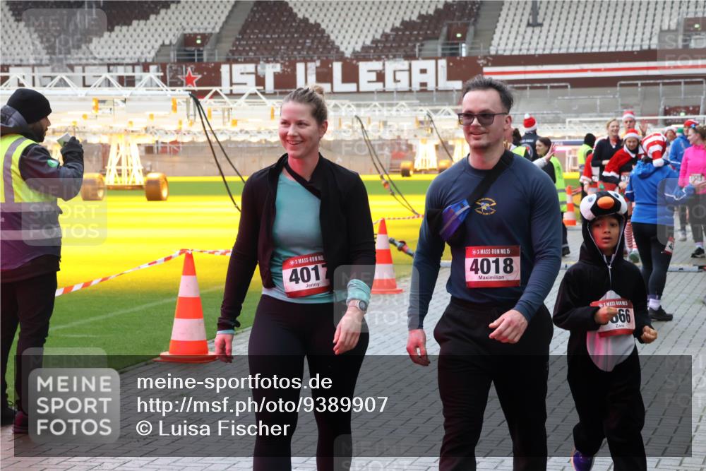 07.12.2025 - St. Pauli X-Mass-Run No. 15 Luisa Fischer http://msf.ph/oto/9389907 07.12.2025 12:07:56 Ziel 4017, 15, 4018, 566, 1580, 1583, 1958, 1959, 3251, 3262, 3348, 3456, 3460, 3666, 3667, 3691, 3708, 3709, 3710, 3711, 3726, 3728, 3739, 3816, 3818, 3819, 4210, 4238, 4328, 4332, 4724, 4730, 4755, 4786, 4791, 4792 meine-sportfotos.de