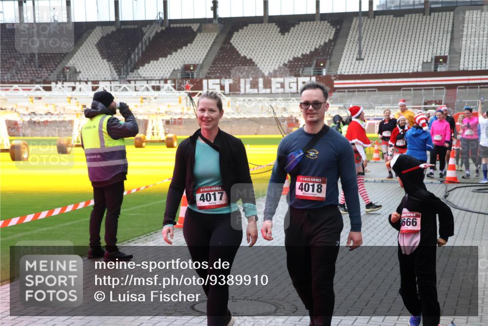 07.12.2025 - St. Pauli X-Mass-Run No. 15 Luisa Fischer http://msf.ph/oto/9389910 07.12.2025 12:07:57 Ziel 15, 4017, 15, 4018, 666, 1580, 1583, 1958, 1959, 3251, 3262, 3348, 3456, 3460, 3666, 3667, 3691, 3708, 3709, 3710, 3711, 3726, 3728, 3739, 3816, 3818, 3819, 4210, 4238, 4332, 4724, 4730, 4755, 4786, 4791, 4792 meine-sportfotos.de