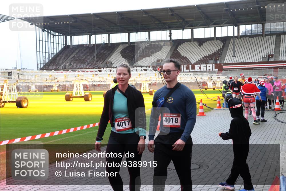 07.12.2025 - St. Pauli X-Mass-Run No. 15 Luisa Fischer http://msf.ph/oto/9389915 07.12.2025 12:07:58 Ziel 15, 4017, 15, 4018, 5709, 1500, 1958, 1959, 3251, 3262, 3348, 3456, 3460, 3666, 3667, 3691, 3708, 3709, 3710, 3711, 3726, 3728, 3739, 3816, 3818, 3819, 4210, 4238, 4332, 4724, 4730, 4755, 4786, 4791, 4792 meine-sportfotos.de