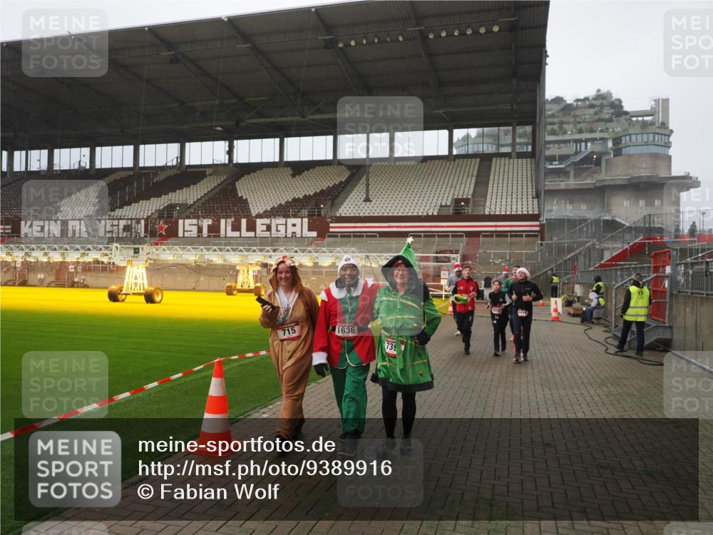 07.12.2025 - St. Pauli X-Mass-Run No. 15 Fabian Wolf http://msf.ph/oto/9389916 07.12.2025 10:22:44 Ziel 715, 739, 794, 1636, 3780, 4287, 4407, 4411, 4419, 4509, 4539 meine-sportfotos.de