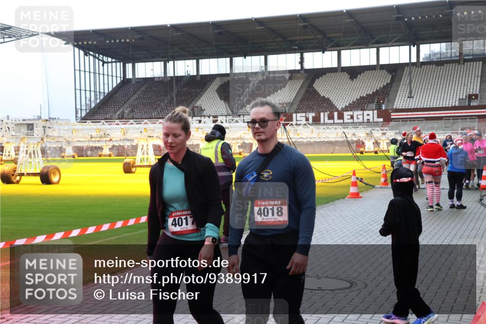 07.12.2025 - St. Pauli X-Mass-Run No. 15 Luisa Fischer http://msf.ph/oto/9389917 07.12.2025 12:07:58 Ziel 4017, 15, 4018, 1958, 1959, 3251, 3262, 3348, 3456, 3460, 3666, 3667, 3691, 3708, 3709, 3710, 3711, 3726, 3728, 3739, 3816, 3818, 3819, 4210, 4238, 4332, 4724, 4730, 4755, 4786, 4791, 4792 meine-sportfotos.de