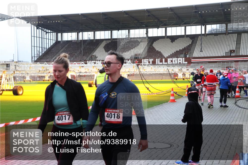 07.12.2025 - St. Pauli X-Mass-Run No. 15 Luisa Fischer http://msf.ph/oto/9389918 07.12.2025 12:07:59 Ziel 4017, 5, 4018, 7, 4314, 849, 850, 1958, 1959, 3251, 3262, 3348, 3456, 3460, 3666, 3667, 3691, 3708, 3709, 3710, 3711, 3726, 3728, 3739, 3816, 3818, 3819, 4210, 4238, 4332, 4724, 4730, 4755, 4786, 4791, 4792 meine-sportfotos.de