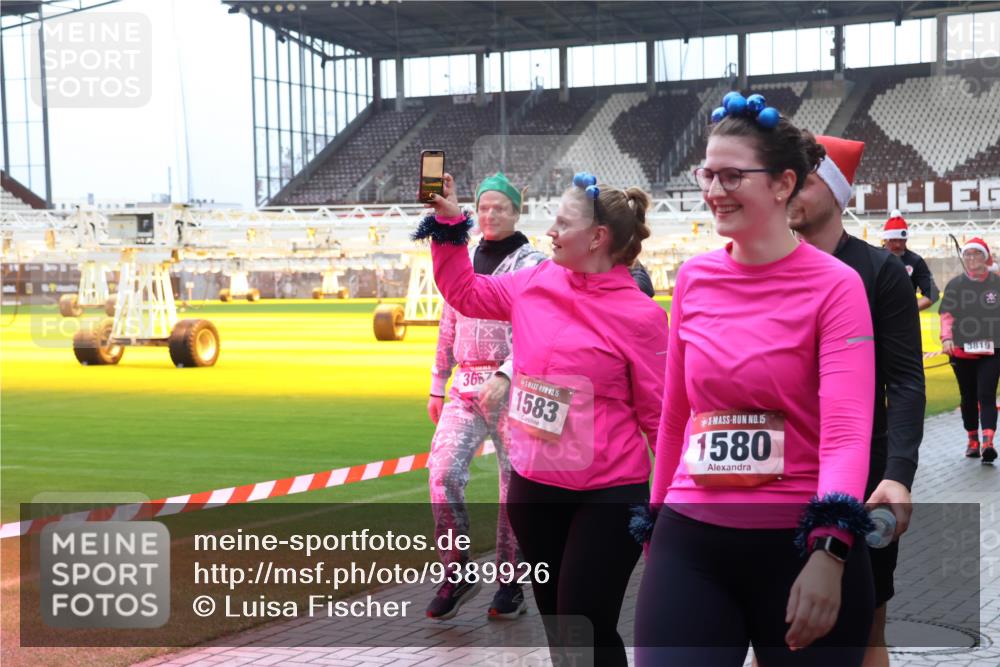 07.12.2025 - St. Pauli X-Mass-Run No. 15 Luisa Fischer http://msf.ph/oto/9389926 07.12.2025 12:08:15 Ziel 3667, 15, 1583, 15, 1580, 3819, 587, 849, 850, 1224, 1899, 1959, 2953, 2954, 3348, 3460, 3666, 3667, 3668, 3691, 3708, 3709, 3710, 3711, 3726, 3728, 3739, 3816, 3818, 3819, 3898, 3899, 4035, 4210, 4332, 4393, 4395, 4722, 4724, 4730, 4755, 4786, 4791, 4792 meine-sportfotos.de