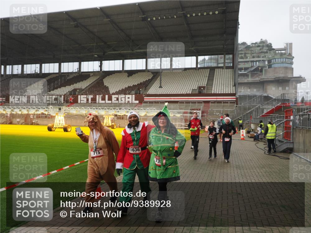 07.12.2025 - St. Pauli X-Mass-Run No. 15 Fabian Wolf http://msf.ph/oto/9389928 07.12.2025 10:22:45 Ziel 715, 739, 794, 1636, 3780, 4287, 4407, 4411, 4419, 4509, 4539 meine-sportfotos.de