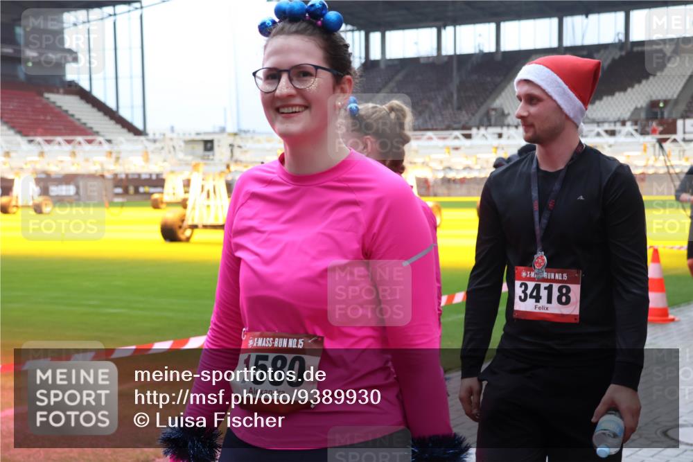 07.12.2025 - St. Pauli X-Mass-Run No. 15 Luisa Fischer http://msf.ph/oto/9389930 07.12.2025 12:08:16 Ziel 15, 1580, 15, 3418, 587, 849, 850, 1224, 1899, 1959, 2953, 2954, 3348, 3460, 3666, 3667, 3668, 3691, 3708, 3709, 3710, 3711, 3726, 3728, 3739, 3816, 3818, 3819, 3898, 3899, 4035, 4210, 4332, 4393, 4395, 4722, 4724, 4730, 4755, 4786, 4791, 4792 meine-sportfotos.de