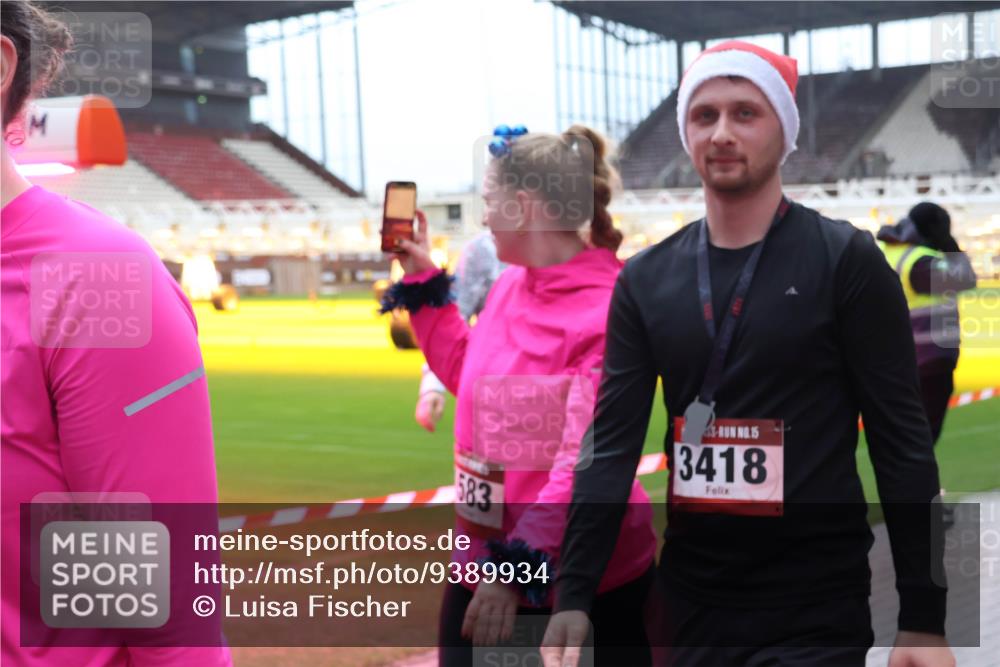 07.12.2025 - St. Pauli X-Mass-Run No. 15 Luisa Fischer http://msf.ph/oto/9389934 07.12.2025 12:08:17 Ziel 583, 15, 3418, 587, 849, 850, 1224, 1899, 1959, 2953, 2954, 3348, 3460, 3666, 3667, 3668, 3691, 3708, 3709, 3710, 3711, 3726, 3728, 3739, 3816, 3818, 3819, 3898, 3899, 4035, 4210, 4332, 4393, 4395, 4722, 4724, 4730, 4755, 4786, 4791, 4792 meine-sportfotos.de