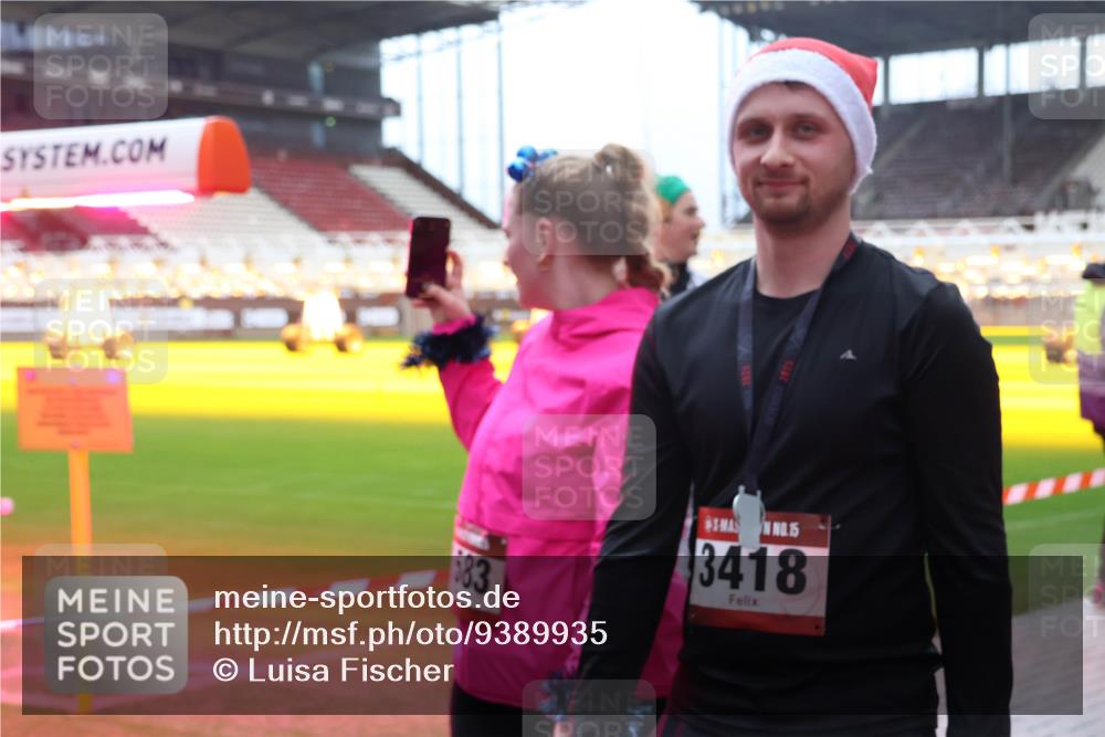 07.12.2025 - St. Pauli X-Mass-Run No. 15 Luisa Fischer http://msf.ph/oto/9389935 07.12.2025 12:08:17 Ziel 583, 15, 3418, 587, 849, 850, 1224, 1899, 1959, 2953, 2954, 3348, 3460, 3666, 3667, 3668, 3691, 3708, 3709, 3710, 3711, 3726, 3728, 3739, 3816, 3818, 3819, 3898, 3899, 4035, 4210, 4332, 4393, 4395, 4722, 4724, 4730, 4755, 4786, 4791, 4792 meine-sportfotos.de