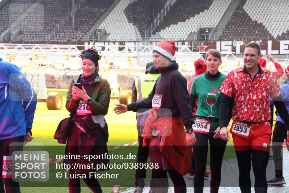 07.12.2025 - St. Pauli X-Mass-Run No. 15 Luisa Fischer http://msf.ph/oto/9389938 07.12.2025 12:08:36 Ziel 4360, 15, 4360, 210, 1332, 15, 2954, 15, 2953, 325, 334, 587, 849, 850, 1224, 1493, 1514, 1899, 1940, 1943, 2953, 2954, 3397, 3460, 3609, 3667, 3668, 3691, 3739, 3816, 3861, 3867, 3898, 3899, 4035, 4210, 4212, 4213, 4214, 4215, 4269, 4271, 4272, 4292, 4332, 4393, 4395, 4711, 4712, 4717, 4722, 4730 meine-sportfotos.de