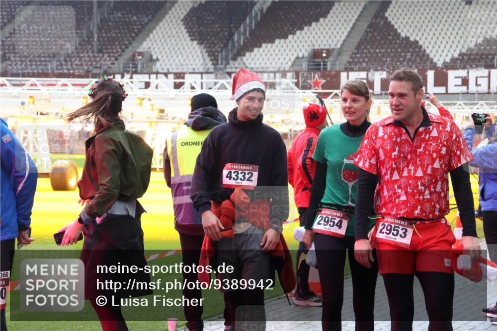 07.12.2025 - St. Pauli X-Mass-Run No. 15 Luisa Fischer http://msf.ph/oto/9389942 07.12.2025 12:08:37 Ziel 360, 10, 15, 0, 15, 4332, 15, 2954, 15, 2953, 325, 334, 587, 849, 850, 1224, 1493, 1514, 1899, 1940, 1943, 2953, 2954, 3141, 3397, 3460, 3609, 3667, 3668, 3691, 3739, 3816, 3861, 3867, 3898, 3899, 4035, 4210, 4212, 4213, 4214, 4215, 4269, 4271, 4272, 4292, 4332, 4393, 4395, 4711, 4712, 4717, 4722, 4730 meine-sportfotos.de
