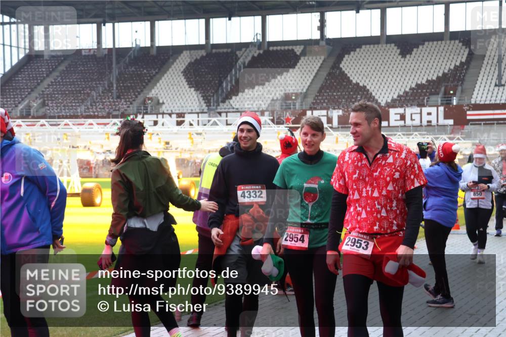 07.12.2025 - St. Pauli X-Mass-Run No. 15 Luisa Fischer http://msf.ph/oto/9389945 07.12.2025 12:08:37 Ziel 4360, 5, 4360, 4332, 15, 2954, 15, 2953, 850, 325, 334, 587, 849, 850, 1224, 1493, 1514, 1899, 1940, 1943, 2953, 2954, 3141, 3397, 3460, 3609, 3667, 3668, 3691, 3739, 3816, 3861, 3867, 3898, 3899, 4035, 4210, 4212, 4213, 4214, 4215, 4269, 4271, 4272, 4292, 4332, 4393, 4395, 4711, 4712, 4717, 4722, 4730 meine-sportfotos.de