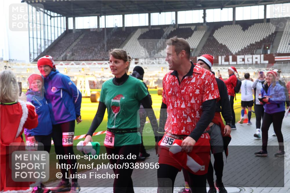 07.12.2025 - St. Pauli X-Mass-Run No. 15 Luisa Fischer http://msf.ph/oto/9389956 07.12.2025 12:08:40 Ziel 1361, 4360, 4360, 5, 954, 15, 295, 325, 334, 587, 849, 850, 1224, 1493, 1514, 1899, 1940, 1943, 2953, 2954, 3141, 3397, 3460, 3609, 3668, 3816, 3861, 3867, 3898, 3899, 4035, 4212, 4213, 4214, 4215, 4269, 4271, 4272, 4292, 4393, 4395, 4711, 4712, 4717, 4722 meine-sportfotos.de
