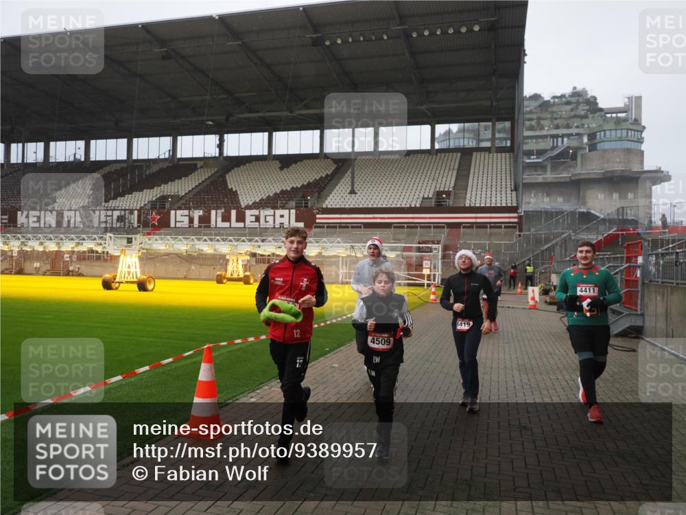 07.12.2025 - St. Pauli X-Mass-Run No. 15 Fabian Wolf http://msf.ph/oto/9389957 07.12.2025 10:22:47 Ziel 715, 739, 794, 3780, 4287, 4407, 4411, 4419, 4509, 4539 meine-sportfotos.de