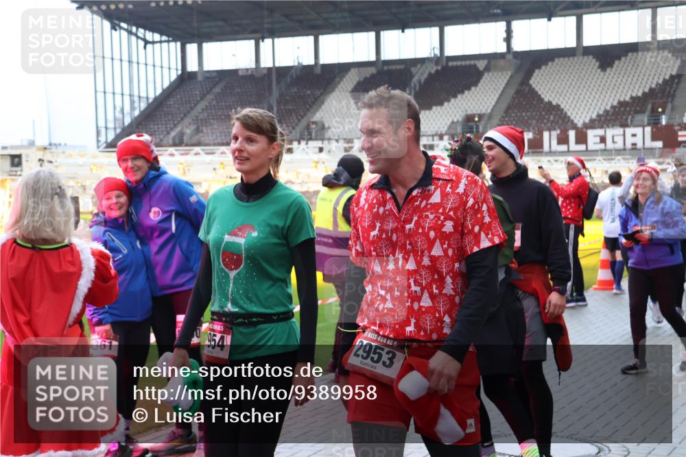 07.12.2025 - St. Pauli X-Mass-Run No. 15 Luisa Fischer http://msf.ph/oto/9389958 07.12.2025 12:08:40 Ziel 1361, 954, 15, 2953, 325, 334, 587, 849, 850, 1224, 1493, 1514, 1899, 1940, 1943, 2953, 2954, 3141, 3397, 3460, 3609, 3668, 3816, 3861, 3867, 3898, 3899, 4035, 4212, 4213, 4214, 4215, 4269, 4271, 4272, 4292, 4393, 4395, 4711, 4712, 4717, 4722 meine-sportfotos.de