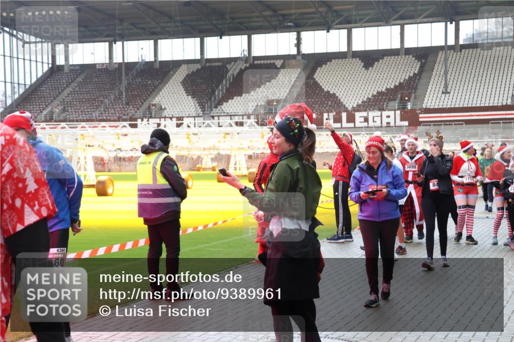 07.12.2025 - St. Pauli X-Mass-Run No. 15 Luisa Fischer http://msf.ph/oto/9389961 07.12.2025 12:08:41 Ziel 4360, 5, 60, 3899, 3711, 84, 325, 334, 587, 849, 850, 1224, 1493, 1514, 1899, 1940, 1943, 2953, 2954, 3141, 3397, 3609, 3668, 3816, 3861, 3867, 3898, 3899, 4035, 4212, 4213, 4214, 4215, 4269, 4271, 4272, 4292, 4393, 4395, 4711, 4712, 4717, 4722 meine-sportfotos.de