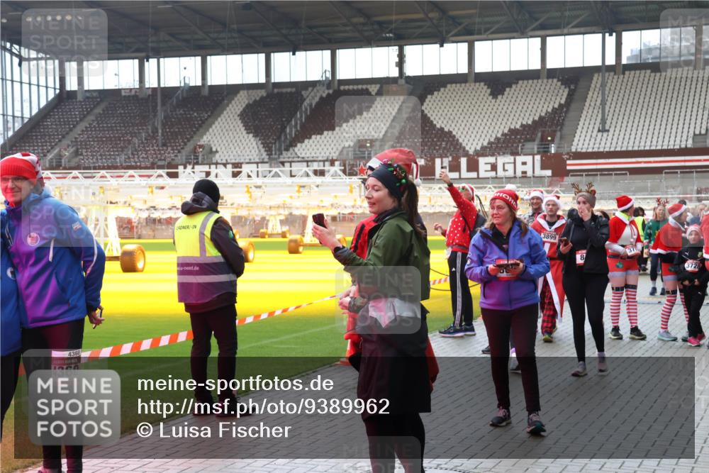 07.12.2025 - St. Pauli X-Mass-Run No. 15 Luisa Fischer http://msf.ph/oto/9389962 07.12.2025 12:08:42 Ziel 4360, 4360, 3899, 8, 3728, 325, 334, 587, 849, 850, 1224, 1493, 1514, 1899, 1940, 1943, 2953, 2954, 3141, 3397, 3609, 3668, 3816, 3861, 3867, 3898, 3899, 4035, 4212, 4213, 4214, 4215, 4269, 4271, 4272, 4292, 4393, 4395, 4711, 4712, 4717, 4722 meine-sportfotos.de