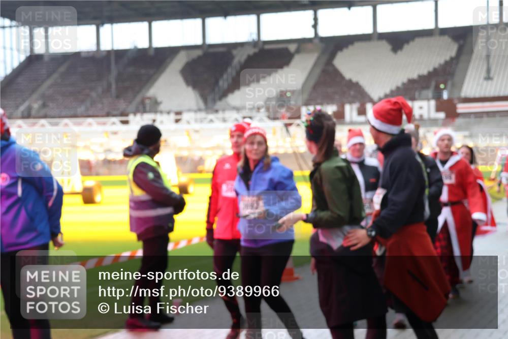 07.12.2025 - St. Pauli X-Mass-Run No. 15 Luisa Fischer http://msf.ph/oto/9389966 07.12.2025 12:08:45 Ziel 4360, 1192, 315, 325, 334, 587, 849, 850, 1224, 1493, 1514, 1899, 1940, 1943, 2873, 2889, 2892, 2953, 2954, 3141, 3397, 3609, 3668, 3861, 3867, 3898, 3899, 4035, 4212, 4213, 4214, 4215, 4252, 4269, 4271, 4272, 4292, 4393, 4395, 4422, 4711, 4712, 4717, 4722 meine-sportfotos.de