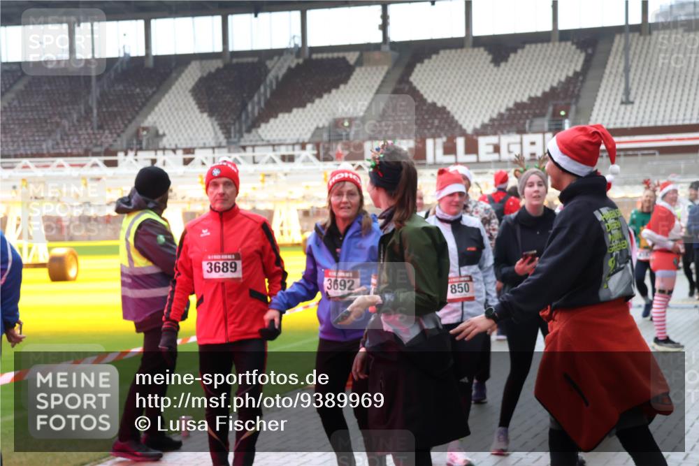07.12.2025 - St. Pauli X-Mass-Run No. 15 Luisa Fischer http://msf.ph/oto/9389969 07.12.2025 12:08:46 Ziel 3689, 3692, 850, 325, 334, 587, 849, 850, 1214, 1224, 1253, 1493, 1514, 1899, 1940, 1943, 2873, 2889, 2892, 2953, 2954, 3141, 3397, 3609, 3668, 3861, 3867, 3898, 3899, 4035, 4212, 4213, 4214, 4215, 4252, 4269, 4271, 4272, 4292, 4393, 4395, 4422, 4711, 4712, 4717, 4722 meine-sportfotos.de