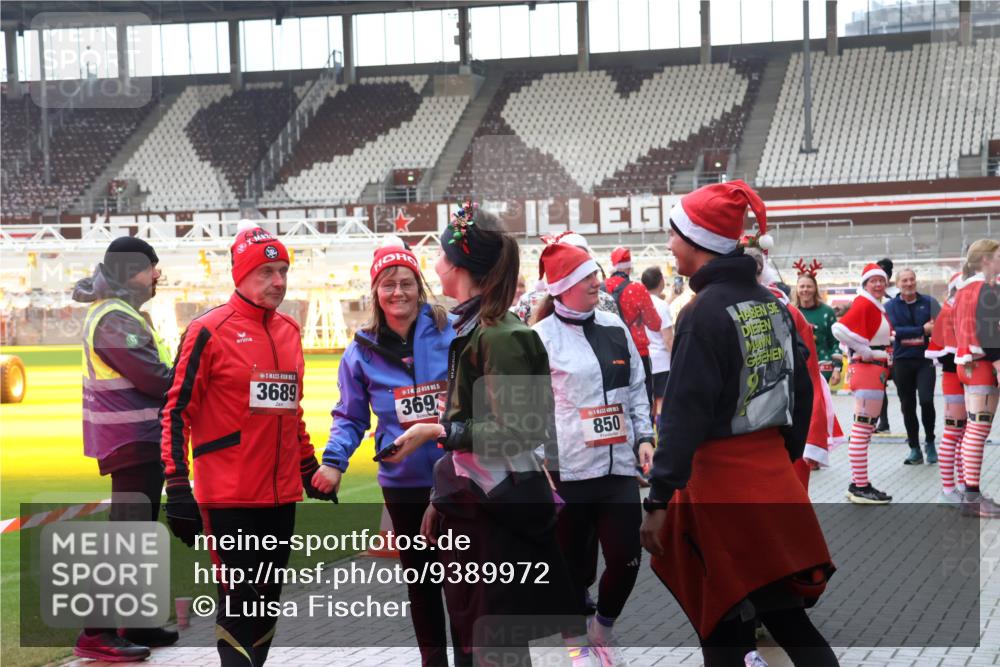 07.12.2025 - St. Pauli X-Mass-Run No. 15 Luisa Fischer http://msf.ph/oto/9389972 07.12.2025 12:08:47 Ziel 3689, 5, 369, 850, 325, 334, 587, 849, 850, 1214, 1219, 1224, 1253, 1493, 1514, 1899, 1940, 1943, 2873, 2889, 2892, 2953, 2954, 3141, 3397, 3595, 3609, 3668, 3861, 3867, 3898, 3899, 4035, 4182, 4212, 4213, 4214, 4215, 4252, 4269, 4271, 4272, 4292, 4393, 4395, 4422, 4711, 4712, 4717, 4722 meine-sportfotos.de