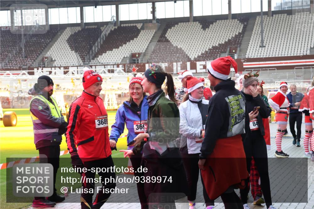 07.12.2025 - St. Pauli X-Mass-Run No. 15 Luisa Fischer http://msf.ph/oto/9389974 07.12.2025 12:08:47 Ziel 3689, 36, 84, 325, 334, 587, 849, 850, 1214, 1219, 1224, 1253, 1493, 1514, 1899, 1940, 1943, 2873, 2889, 2892, 2953, 2954, 3141, 3397, 3595, 3609, 3668, 3861, 3867, 3898, 3899, 4035, 4182, 4212, 4213, 4214, 4215, 4252, 4269, 4271, 4272, 4292, 4393, 4395, 4422, 4711, 4712, 4717, 4722 meine-sportfotos.de