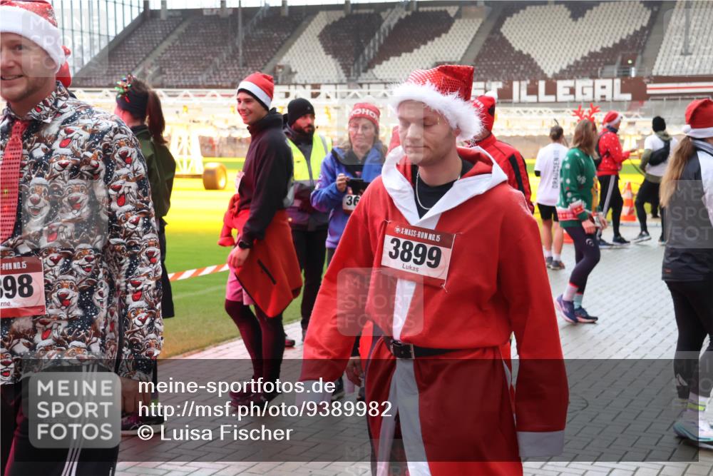 07.12.2025 - St. Pauli X-Mass-Run No. 15 Luisa Fischer http://msf.ph/oto/9389982 07.12.2025 12:08:54 Ziel 15, 98, 36, 15, 3899, 325, 334, 1214, 1219, 1224, 1253, 1269, 1270, 1493, 1514, 1940, 1943, 2679, 2873, 2889, 2892, 3141, 3230, 3397, 3595, 3609, 3861, 3867, 3876, 4084, 4086, 4137, 4138, 4182, 4183, 4212, 4213, 4214, 4215, 4252, 4269, 4271, 4272, 4292, 4294, 4295, 4297, 4422, 4429, 4711, 4712, 4717, 4722 meine-sportfotos.de