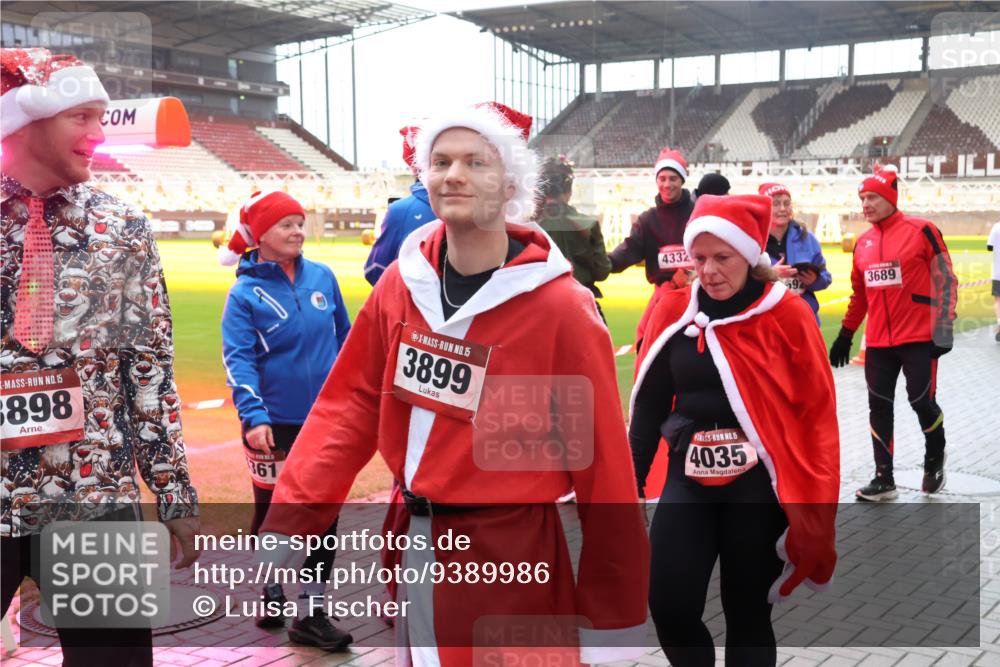 07.12.2025 - St. Pauli X-Mass-Run No. 15 Luisa Fischer http://msf.ph/oto/9389986 07.12.2025 12:08:55 Ziel 15, 6898, 361, 15, 3899, 4332, 15, 4035, 92, 3689, 325, 334, 586, 1214, 1219, 1224, 1253, 1269, 1270, 1493, 1514, 1940, 1943, 2679, 2873, 2889, 2892, 3141, 3230, 3233, 3397, 3595, 3609, 3861, 3867, 3876, 4084, 4086, 4137, 4138, 4182, 4183, 4212, 4213, 4214, 4215, 4252, 4269, 4271, 4272, 4292, 4294, 4295, 4297, 4422, 4429, 4711, 4712, 4717 meine-sportfotos.de