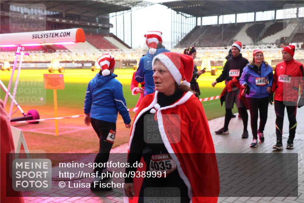 07.12.2025 - St. Pauli X-Mass-Run No. 15 Luisa Fischer http://msf.ph/oto/9389991 07.12.2025 12:08:56 Ziel 43, 15, 4035, 4332, 3689, 3692, 325, 334, 586, 1214, 1219, 1224, 1253, 1269, 1270, 1493, 1514, 1901, 1940, 1943, 2679, 2873, 2889, 2892, 3141, 3230, 3233, 3397, 3595, 3609, 3861, 3867, 3876, 4084, 4086, 4137, 4138, 4182, 4183, 4212, 4213, 4214, 4215, 4252, 4269, 4271, 4272, 4292, 4294, 4295, 4297, 4422, 4429, 4711, 4712, 4717, 4720 meine-sportfotos.de