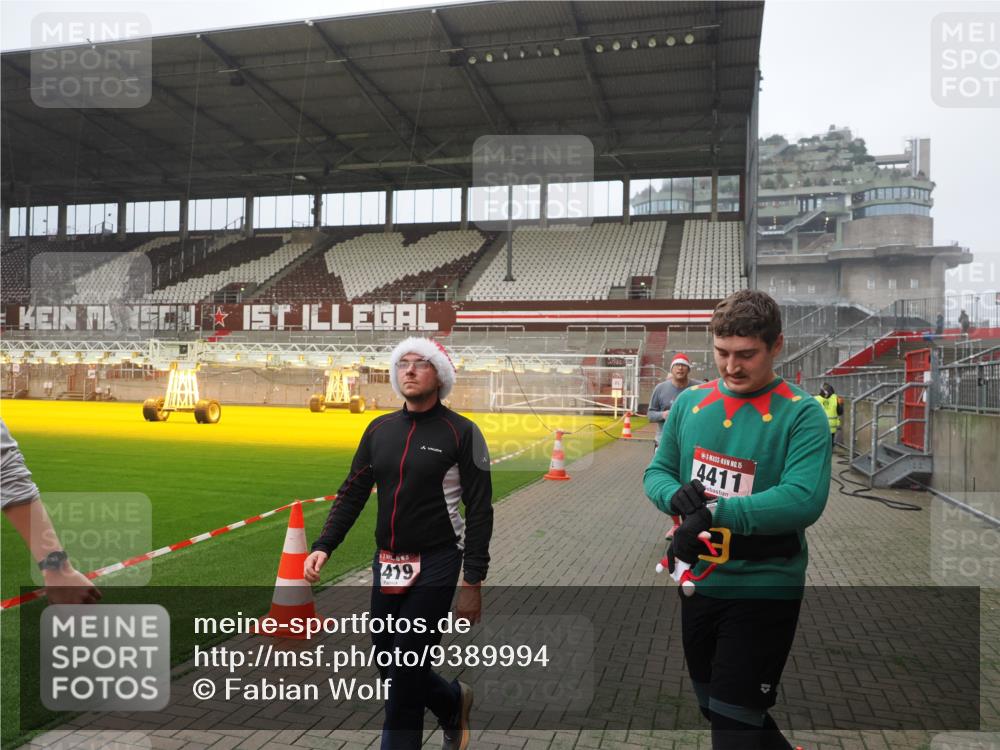 07.12.2025 - St. Pauli X-Mass-Run No. 15 Fabian Wolf http://msf.ph/oto/9389994 07.12.2025 10:22:49 Ziel 794, 3780, 4287, 4407, 4411, 4419, 4509, 4539 meine-sportfotos.de