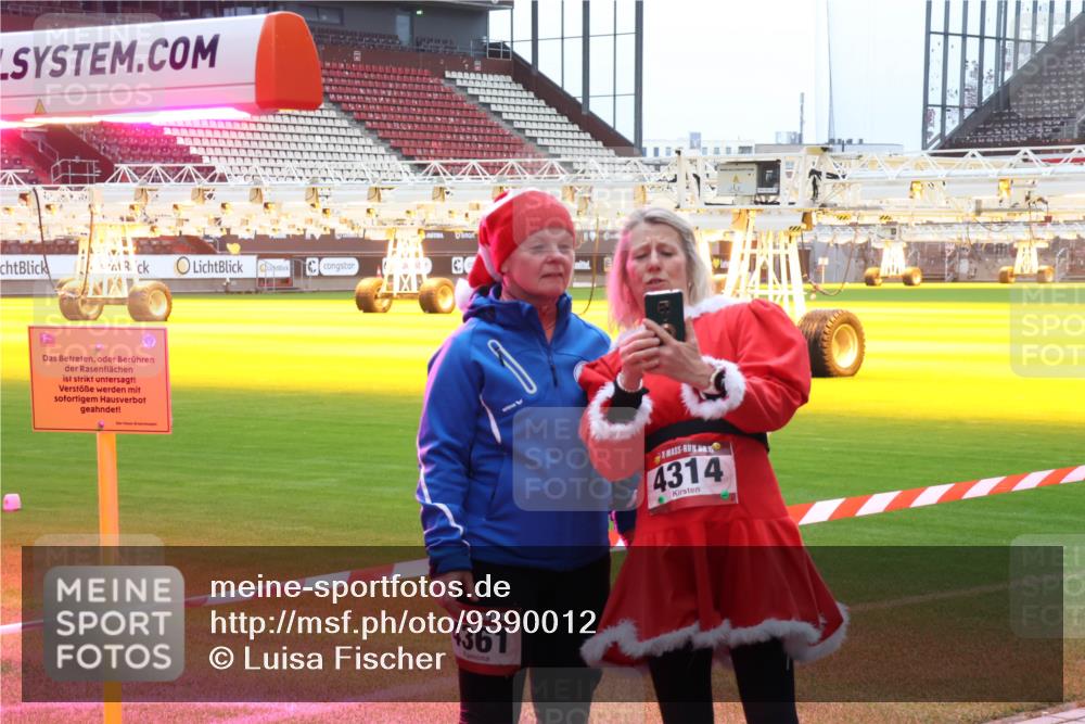 07.12.2025 - St. Pauli X-Mass-Run No. 15 Luisa Fischer http://msf.ph/oto/9390012 07.12.2025 12:09:12 Ziel 15, 4361, 4314, 325, 334, 586, 643, 775, 807, 1214, 1219, 1253, 1269, 1270, 1405, 1493, 1514, 1652, 1653, 1685, 1901, 1940, 1943, 2414, 2679, 2731, 2873, 2889, 2892, 3141, 3230, 3233, 3397, 3595, 3609, 3876, 4084, 4086, 4137, 4138, 4182, 4183, 4212, 4213, 4214, 4252, 4269, 4271, 4272, 4292, 4294, 4295, 4297, 4422, 4429, 4711, 4712, 4717, 4720 meine-sportfotos.de