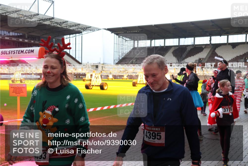 07.12.2025 - St. Pauli X-Mass-Run No. 15 Luisa Fischer http://msf.ph/oto/9390030 07.12.2025 12:09:25 Ziel 15, 4393, 15, 4395, 3726, 138, 586, 643, 775, 807, 1214, 1219, 1253, 1269, 1270, 1405, 1652, 1653, 1685, 1725, 1727, 1901, 2009, 2414, 2679, 2731, 2873, 2889, 2892, 3141, 3230, 3233, 3538, 3595, 3876, 3947, 3955, 3966, 4084, 4086, 4137, 4138, 4182, 4183, 4196, 4197, 4198, 4252, 4267, 4282, 4283, 4294, 4295, 4297, 4422, 4429, 4720 meine-sportfotos.de