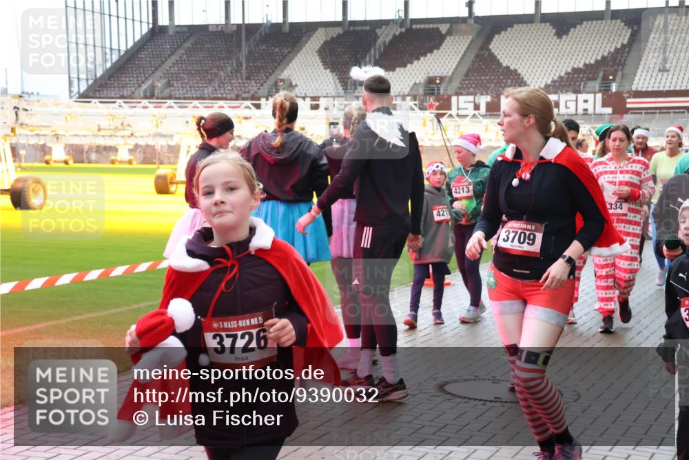 07.12.2025 - St. Pauli X-Mass-Run No. 15 Luisa Fischer http://msf.ph/oto/9390032 07.12.2025 12:09:26 Ziel 15, 3726, 421, 4213, 15, 3709, 334, 3, 138, 586, 643, 775, 807, 1214, 1219, 1253, 1269, 1270, 1405, 1652, 1653, 1685, 1725, 1727, 1901, 2009, 2414, 2679, 2731, 2873, 2889, 2892, 3230, 3233, 3538, 3595, 3876, 3947, 3955, 3966, 4084, 4086, 4137, 4138, 4182, 4183, 4196, 4197, 4198, 4252, 4267, 4282, 4283, 4294, 4295, 4297, 4422, 4429, 4720 meine-sportfotos.de