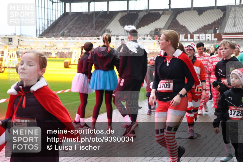 07.12.2025 - St. Pauli X-Mass-Run No. 15 Luisa Fischer http://msf.ph/oto/9390034 07.12.2025 12:09:27 Ziel 15, 2, 3709, 15, 3728, 138, 586, 643, 775, 807, 1214, 1219, 1253, 1269, 1270, 1405, 1652, 1653, 1685, 1725, 1727, 1901, 2009, 2414, 2679, 2731, 2873, 2889, 2892, 3230, 3233, 3538, 3595, 3876, 3947, 3955, 3966, 4084, 4086, 4137, 4138, 4182, 4183, 4196, 4197, 4198, 4252, 4267, 4282, 4283, 4294, 4295, 4297, 4422, 4429, 4720 meine-sportfotos.de