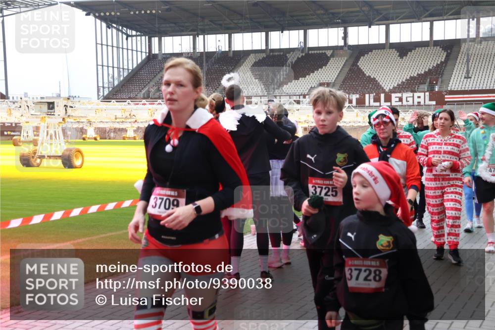 07.12.2025 - St. Pauli X-Mass-Run No. 15 Luisa Fischer http://msf.ph/oto/9390038 07.12.2025 12:09:28 Ziel 3709, 3725, 3728, 47, 138, 586, 643, 775, 807, 1214, 1219, 1253, 1269, 1270, 1405, 1652, 1653, 1685, 1725, 1727, 1901, 2009, 2414, 2679, 2731, 2873, 2889, 2892, 3230, 3233, 3538, 3595, 3876, 3947, 3955, 3966, 4084, 4086, 4137, 4138, 4182, 4183, 4196, 4197, 4198, 4252, 4267, 4282, 4283, 4294, 4295, 4297, 4422, 4429, 4720 meine-sportfotos.de